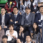 반박불가 크보 10구단 가운데 제일 안타까운 야구팬.gif 이미지