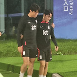 황선홍호 희소식…우즈벡 태클에 쓰러진 엄원상,한일전 전날 훈련 참가 &#39;완전체 출격&#39; 이미지