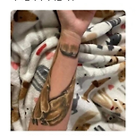 어느 남자의 특이한 타투 이미지