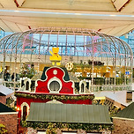 아이폰 기본 카메라로 찍은 더현대서울 크리스마스 빌리지🎄 이미지