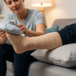 발목 삠 응급 처치법 이미지