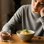 숙취로 인한 노란 토와 두통 — 해소에 도움이 되는 음식과 대처법 이미지