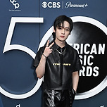 😼 Stray Kids Perform | AMAs 50th Anniversary Special 리노 이미지