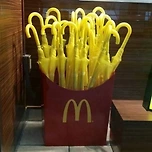 맥도날드 감자튀김 우산 이미지