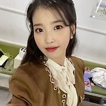 양희은 데뷔 51주년 기념 에세이에 남긴 아이유의 추천사 이미지