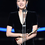 &#39;여우주연상&#39; 김고은 &#34;연기가 너무 좋다&#34; 울컥 이미지