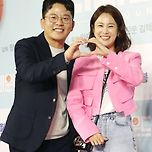 [단독] 김준호♥김지민, 내년 결혼 확정…정식 프러포즈 이미지