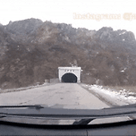 외국인이 북한에 여행 가서 몰래 찍은 북한터널 내부 모습 이미지