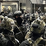 계엄령 떨어지면 휴대전화 먹통된다?…이통사 “통제 불가능할 것” 이미지