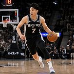 나 : 챗지피티야! NBA에서 농구 경기뛰는 손흥민 모습 그려줘 이미지