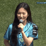 [연예][스포츠][야구] 오늘자 아기맹수 김시현 셰프 시구 이미지