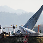 꼬리만 남은 &#39;제주항공 여객기&#39; 이미지