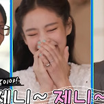 요즘 소소하게(?) 유행이라는 제니 민트 네일 이미지