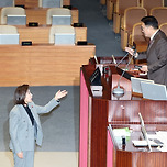 나경원 마이크 껐다→켰다→껐다→켰다…61년 만에 필버 중단 이미지