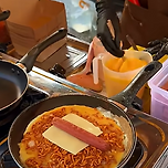 말레이시아에서 코리아 불닭면 오믈렛 팔아 대박난 부부 이미지