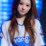 파란색 빨간색 둘다 제대로 받아먹은 오늘자 설윤 대학축제 비주얼 이미지