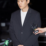 ‘음주운전 벌금형’ 슈가, 거취 두고 소속사 묵묵부답…팬들 탈퇴 촉구 시위 진행 [TOP이슈] 이미지