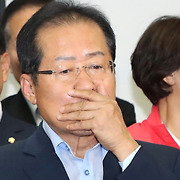 홍준표, 이르면 내일 대표직 사퇴…'선거 참패' 책임