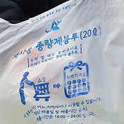 종량제 봉투에 버리면 진짜 큰일납니다… '과태료 폭탄' 맞을 수 있는 물건 3가지