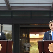 [판문점 선언] 손잡은 文-金, 분단 밀어내고 한반도 평화 새출발 선언