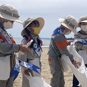 전교생 31명이 바닷가로 뛰어갔다.. 해양 쓰레기 주우러