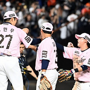 "3년 전에는 안 입었는데" 이런 유니폼 없습니다! '핑크 한화' 돌풍…'지역+성적+마케팅 대박' 3박