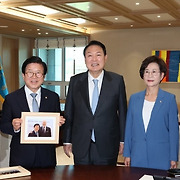 '젠더갈등' 지적에..尹 "정신 번쩍..여성에 과감한 기회 부여"