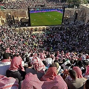 1,800년 전 로마인들처럼… 요르단 팬 6,000명, 고대 원형극장서 월드컵 함께 봤다