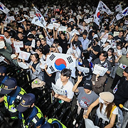 [더 한장] “재선거” 외치는 새벽의 올림픽공원 가보니