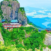 "이제 설악산 안 가고 여기 가요" 길이 805m 케이블카로 오르는 절벽 비경 명산