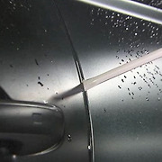 차 문 닫다가 손가락 절단..고급 옵션 달았다가 낭패