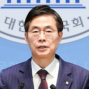 [단독] 국민의힘 의총서 '박덕흠 국회부의장 후보' 뽑았는데…본회의 '조경태 28표'