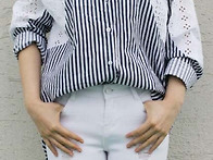 셔츠랑 귀걸이 질..