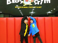 체육관 연상연하 커플 탄생