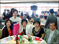 얼음꽃 딸 결혼식장에서...