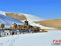 눈 덥힌 사막 - 중국 돈황..