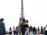 에펠탑앞에서 춤을..