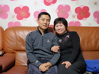 유머를 숨기고 사..