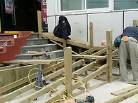 방부목으로 만든 휠체어경사로