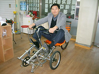 리컴번트 노젓는 자전거입..