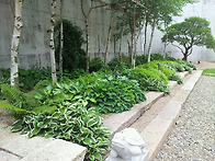 공사후 1년이 지난정원이 ..