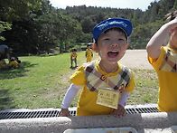 잔디밭에서 공차기..