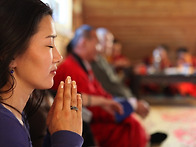 몽골의 기도하는 여인