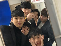 성인이 되어 모였다