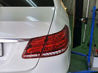 벤츠E300우측앞도어 하단각..