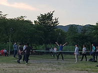 조이타운에서 식사 후 족구..