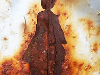 Rust / A woman out