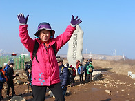 선자령정상을 뒤로하고 산..