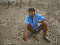 인도에서 똥누던 청년