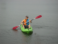 카약을 즐기는 관광객.. ..